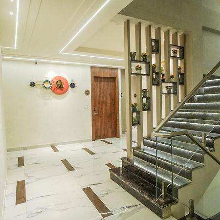 Familia Hotel And Banquets Лакхнау Екстер'єр фото