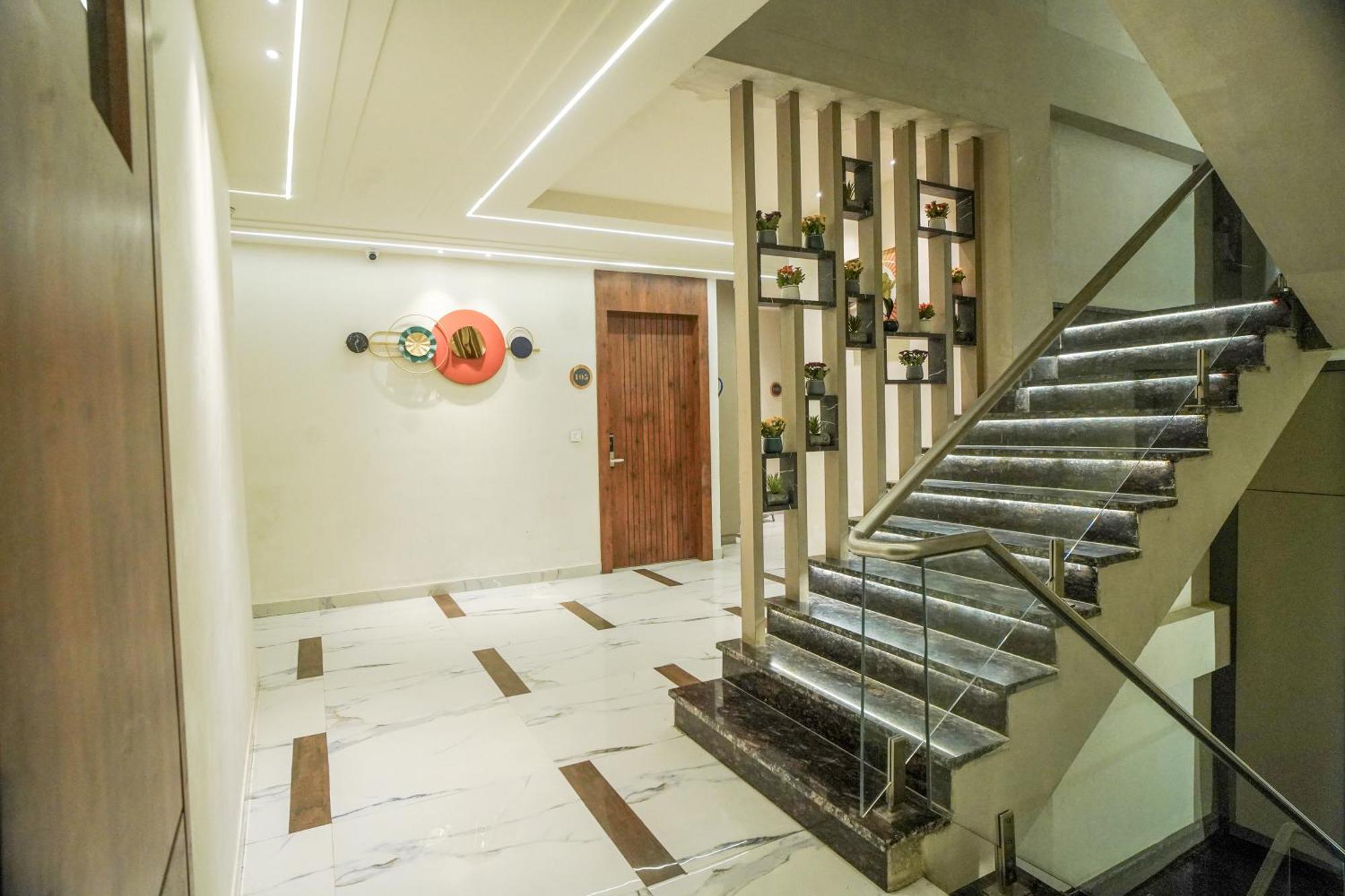 Familia Hotel And Banquets Лакхнау Екстер'єр фото
