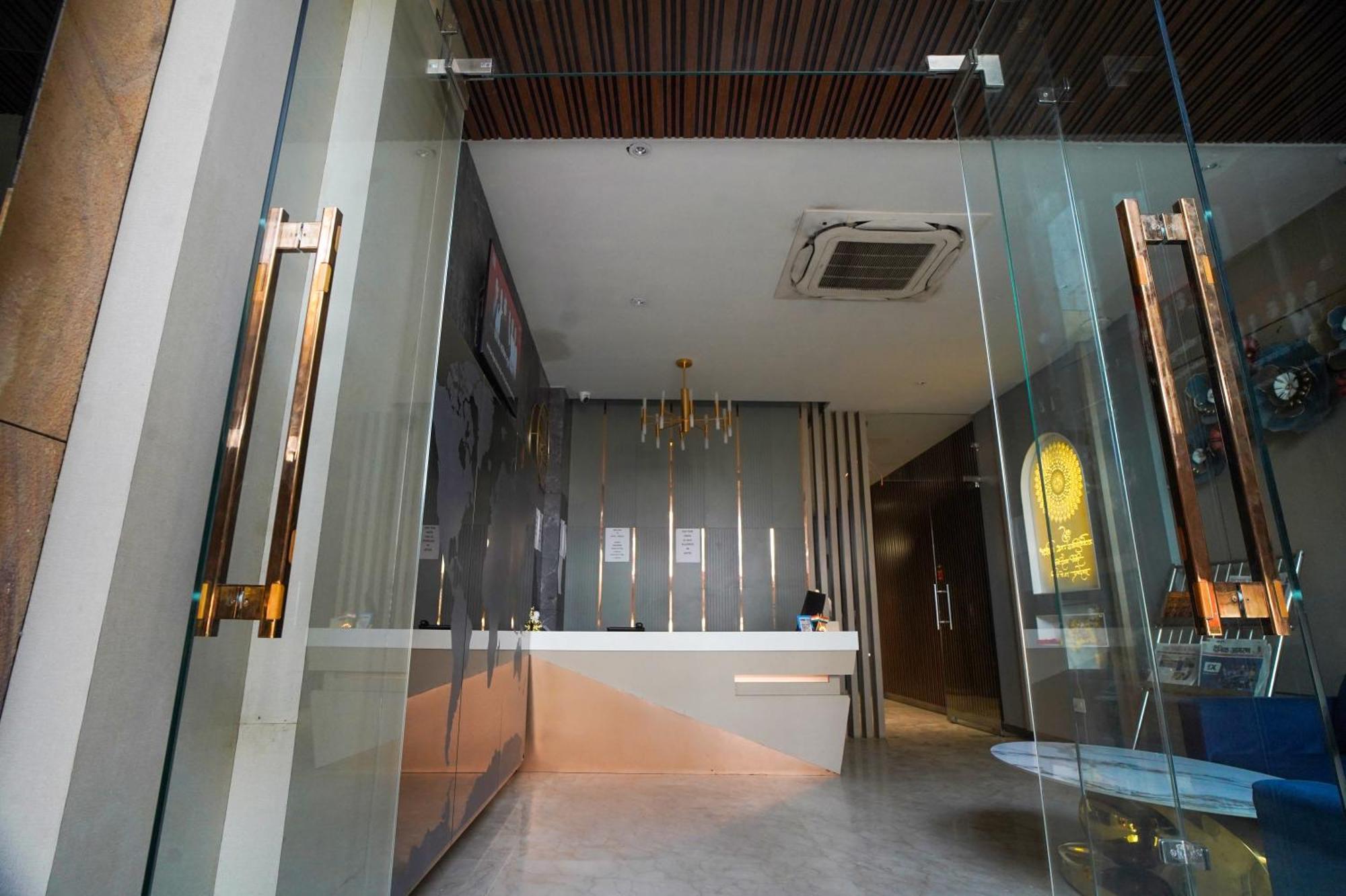 Familia Hotel And Banquets Лакхнау Екстер'єр фото