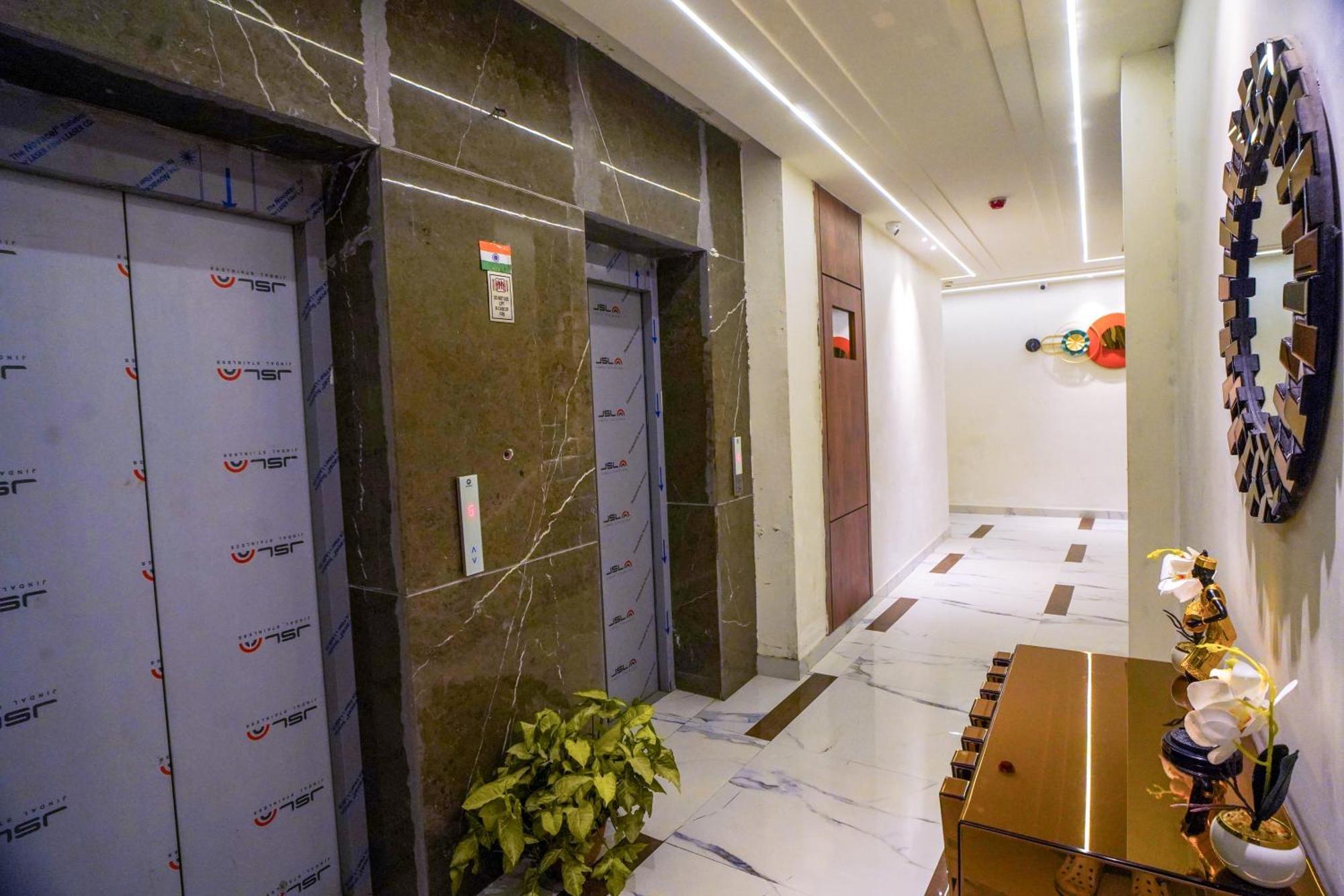 Familia Hotel And Banquets Лакхнау Екстер'єр фото
