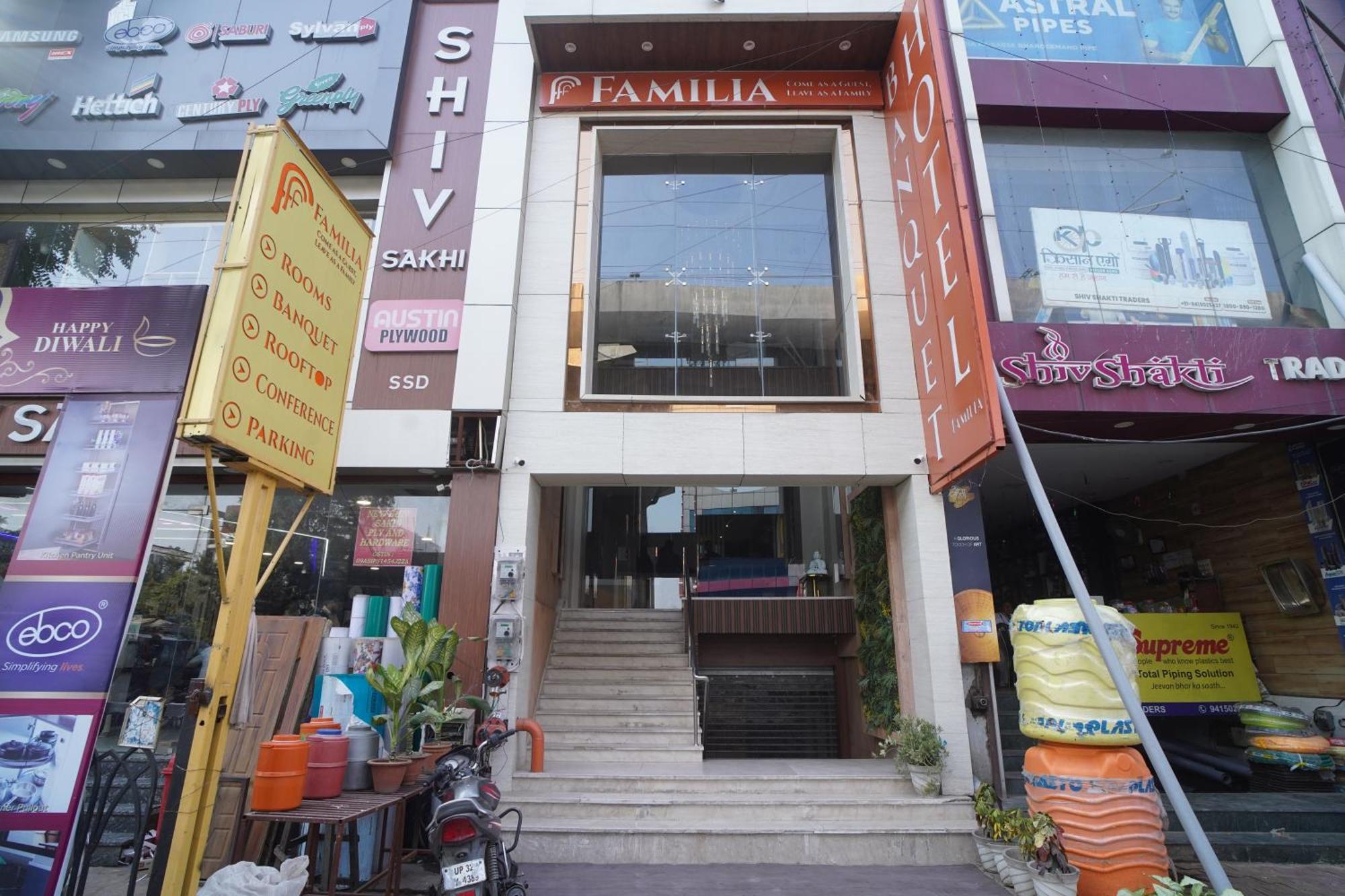 Familia Hotel And Banquets Лакхнау Екстер'єр фото