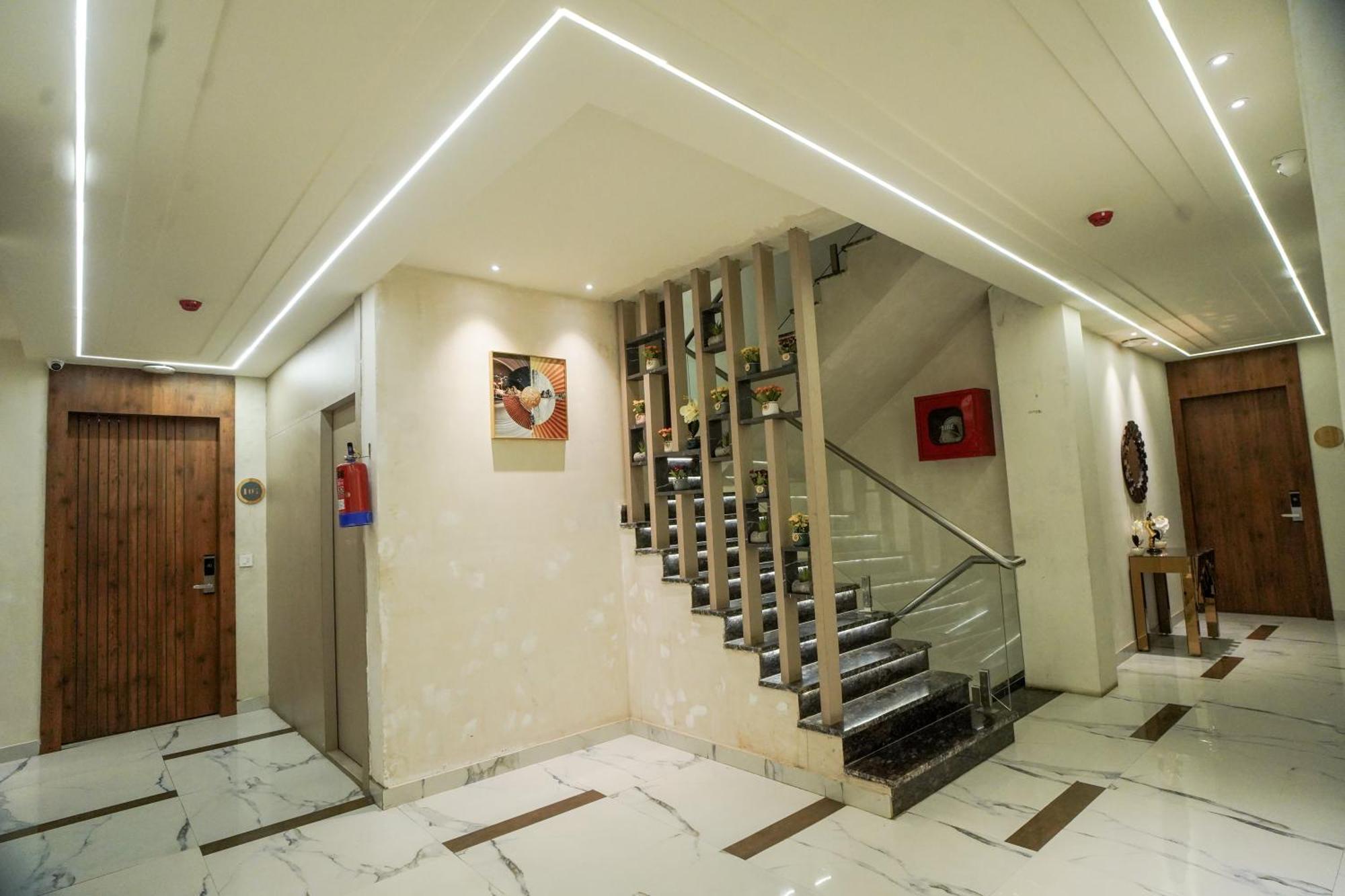 Familia Hotel And Banquets Лакхнау Екстер'єр фото